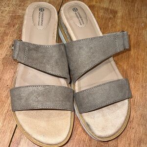 Giani Bernini Bryerr Memory Foam Wedges in Taupe